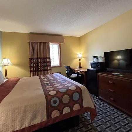 Super 8 By Wyndham Staunton