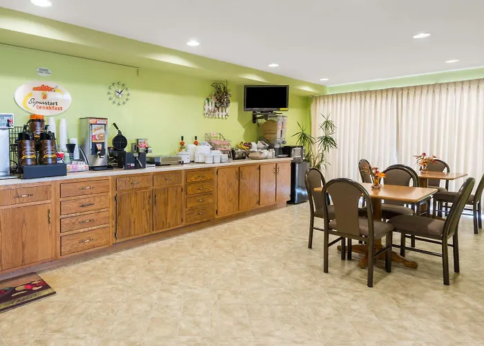 Super 8 By Wyndham Hotel 2*