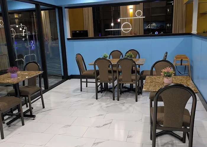 Super 8 By Wyndham Hotel